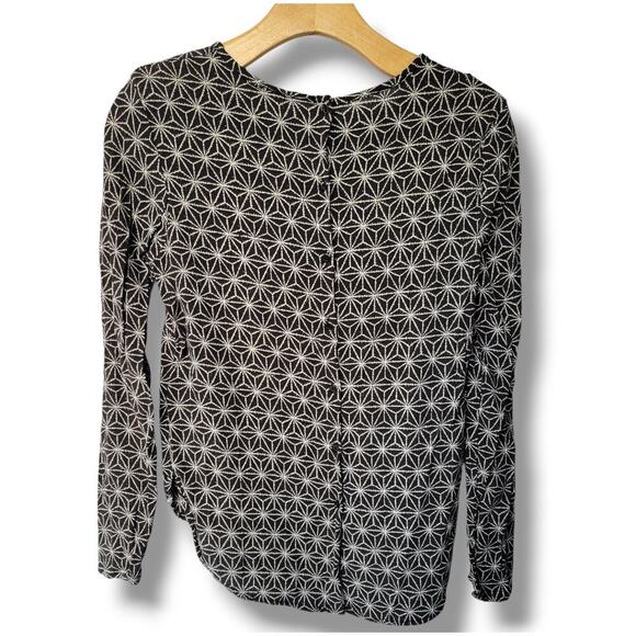 H&M Women’s Black Star Print long sleeve button back Blouse - sz 2 - Picture 2 of 8